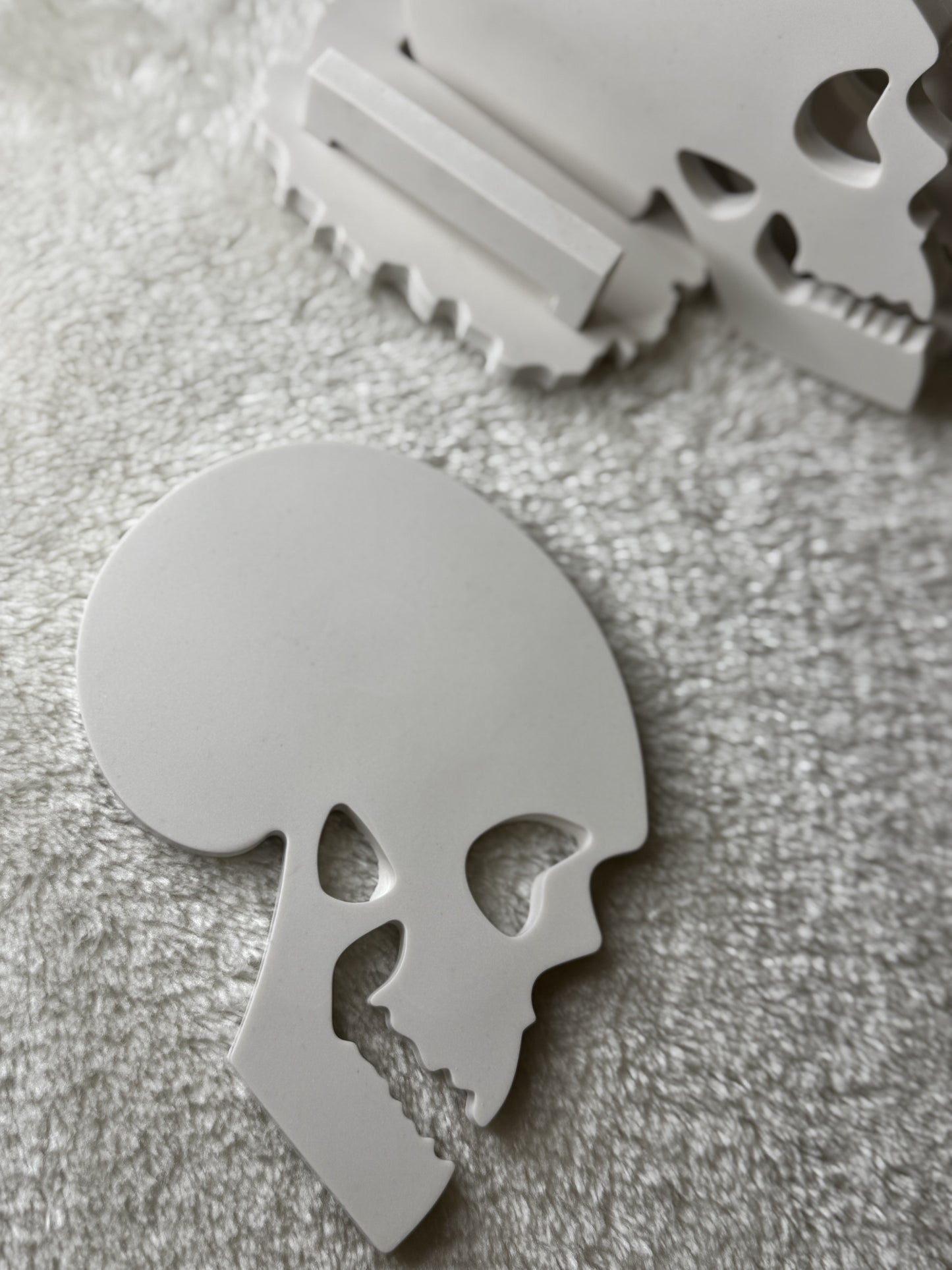 đâ Totenkopf-Untersetzer-Set (4er-Set mit StĂ€nder)
