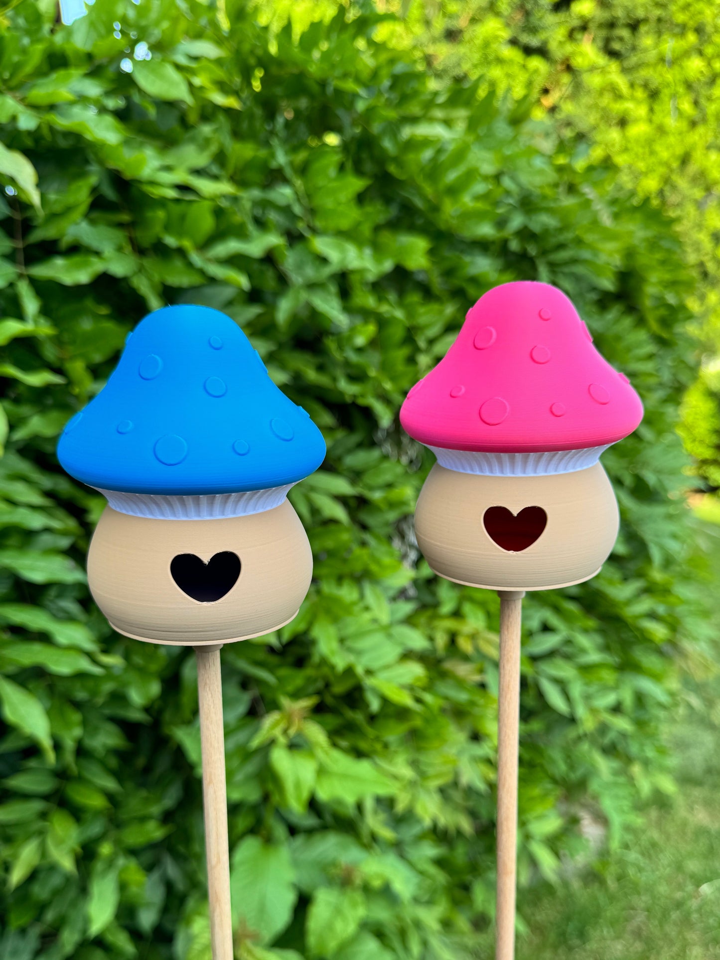 Zauberhafte Gartenstecker im Pilzdesign! 2er Set pink und blau