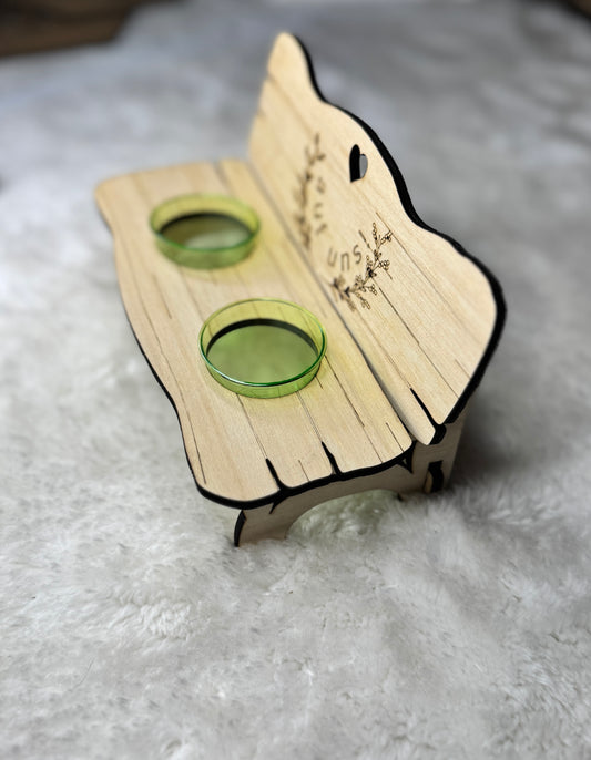 Rustikale Schnapserlbank „Auf uns“ – inkl 2 Schnapsbechern