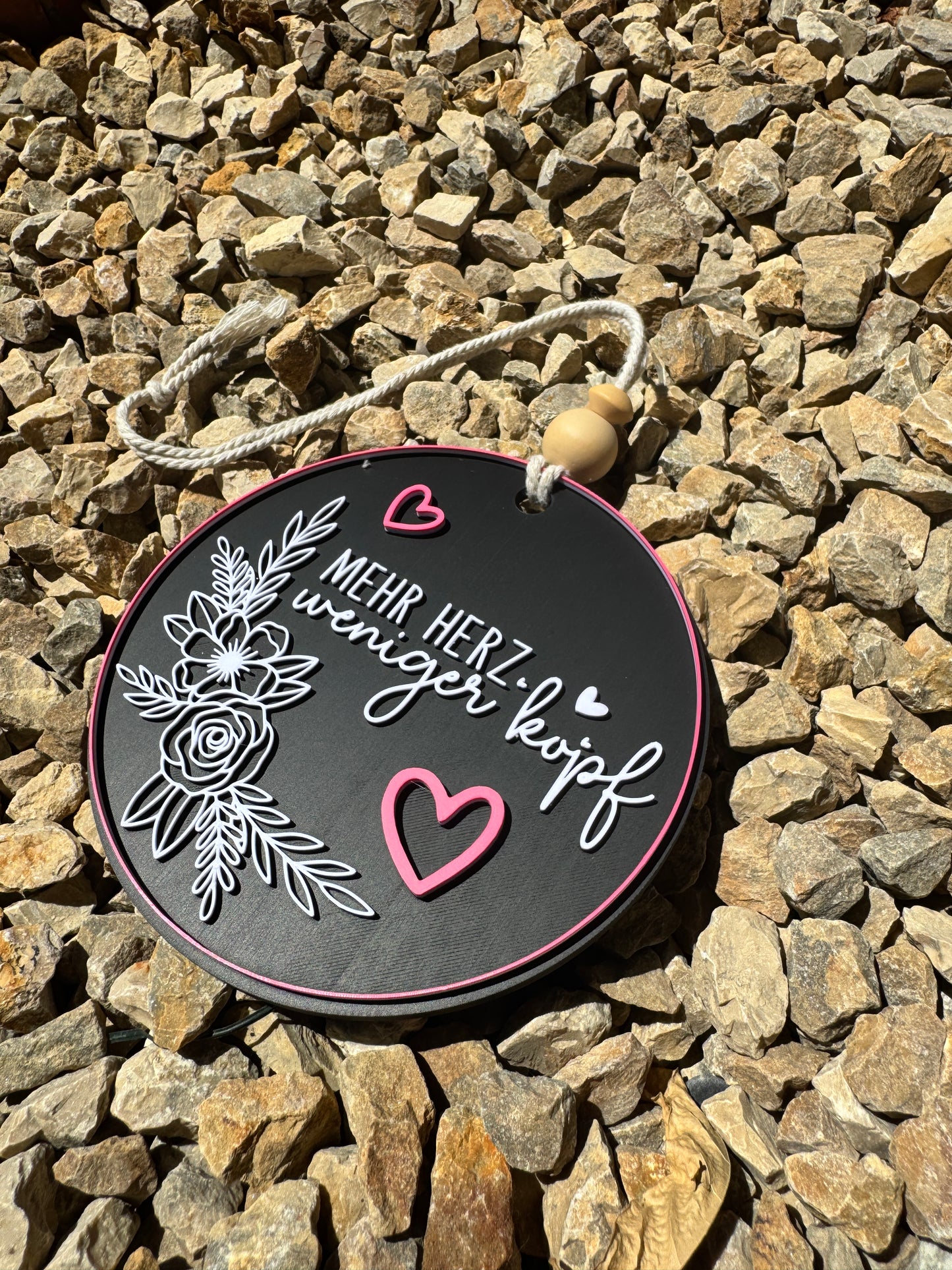 Mehr Herz. Weniger Kopf. – Dekoschild | Modernes Wandbild aus PLA | Handmade by Fräulein Farbklecks