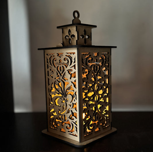 🌸 Filigrane Eleganz & Sicheres Licht: Ihre Florale Laterne